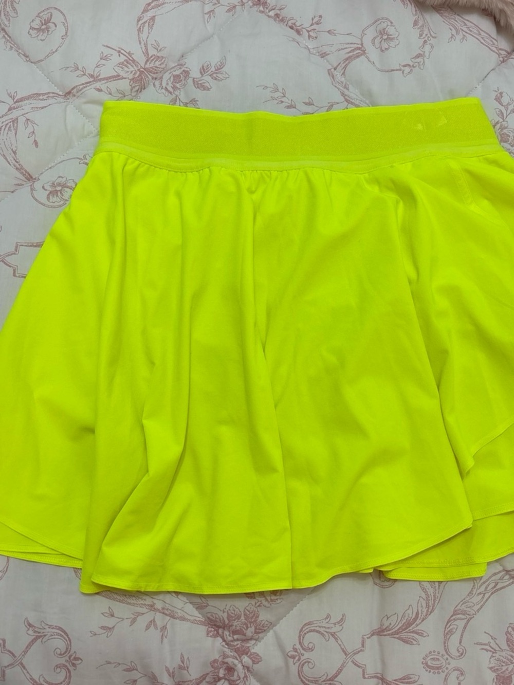 LuluLemon Neon Yellow Women’s athletic Skirt - Picture 3 of 3